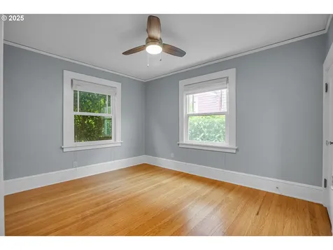 2437 NE 9th Avenue Portland OR 97212