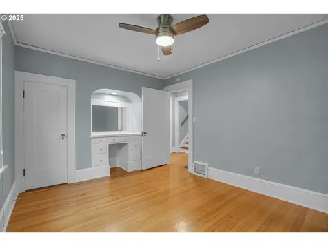2437 NE 9th Avenue Portland OR 97212