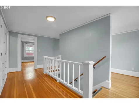 2437 NE 9th Avenue Portland OR 97212
