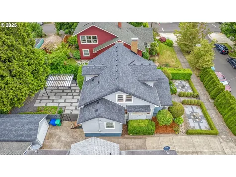 2437 NE 9th Avenue Portland OR 97212