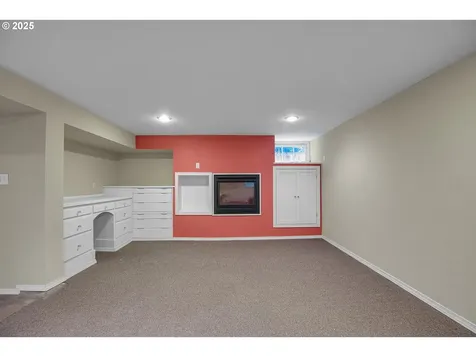 2437 NE 9th Avenue Portland OR 97212