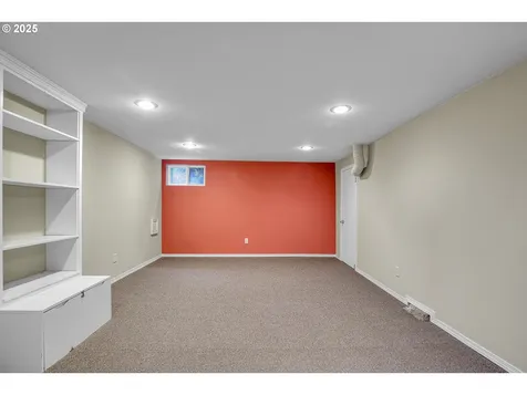 2437 NE 9th Avenue Portland OR 97212