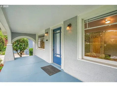 2437 NE 9th Avenue Portland OR 97212