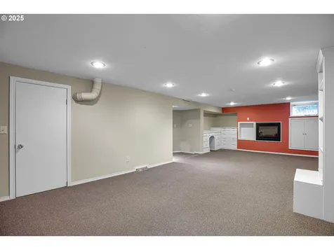 2437 NE 9th Avenue Portland OR 97212