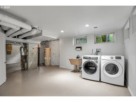 2437 NE 9th Avenue Portland OR 97212