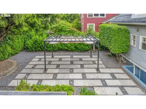 2437 NE 9th Avenue Portland OR 97212