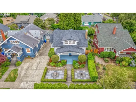 2437 NE 9th Avenue Portland OR 97212