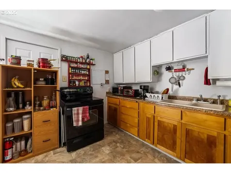 214 N Peach Street Medford OR 97501