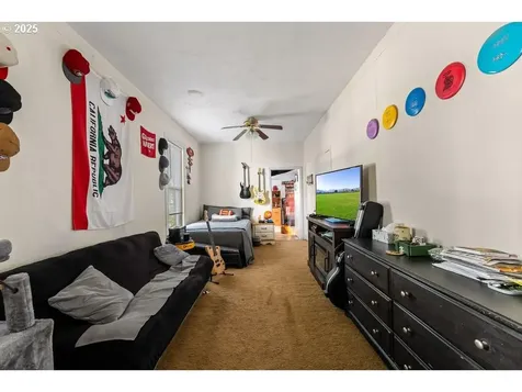 214 N Peach Street Medford OR 97501
