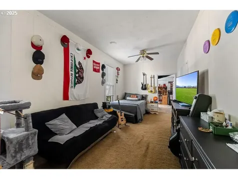 214 N Peach Street Medford OR 97501