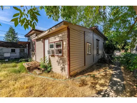 214 N Peach Street Medford OR 97501