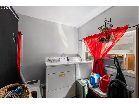 214 N Peach Street Medford OR 97501