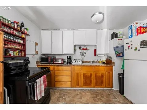 214 N Peach Street Medford OR 97501
