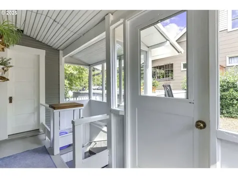 1114 Washington Street Oregon City OR 97045