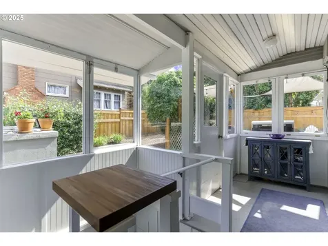 1114 Washington Street Oregon City OR 97045