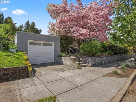 1114 Washington Street Oregon City OR 97045