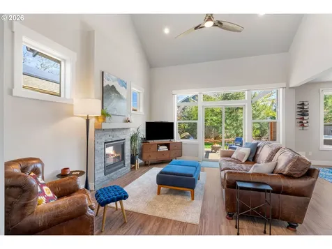 921 Goose Way Hood River OR 97031
