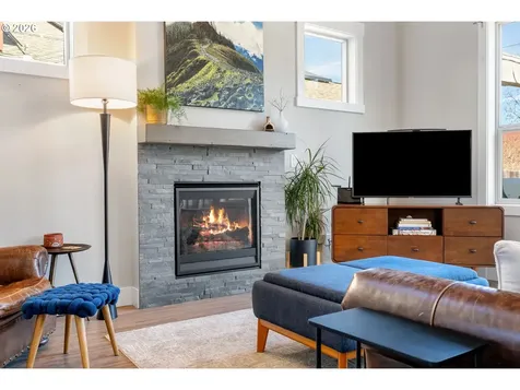 921 Goose Way Hood River OR 97031