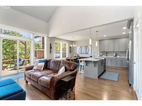 921 Goose Way Hood River OR 97031
