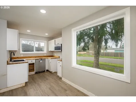 1879 G Street Springfield OR 97477