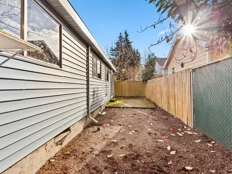 2419 SE 79th Avenue Portland OR 97206