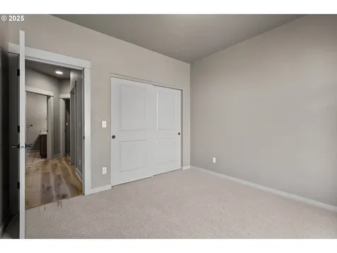 251 Winchester Creek Avenue Winchester OR 97495