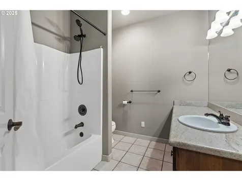 251 Winchester Creek Avenue Winchester OR 97495