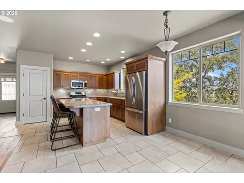 251 Winchester Creek Avenue Winchester OR 97495