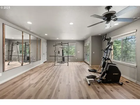 251 Winchester Creek Avenue Winchester OR 97495