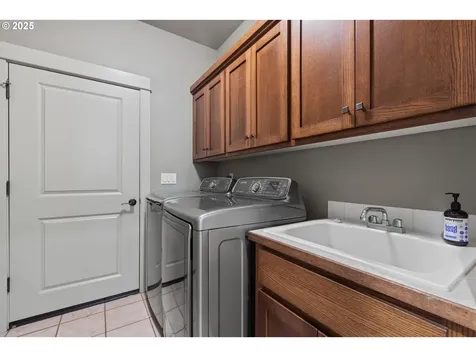251 Winchester Creek Avenue Winchester OR 97495