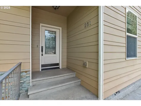 251 Winchester Creek Avenue Winchester OR 97495