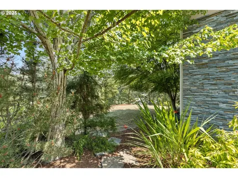251 Winchester Creek Avenue Winchester OR 97495