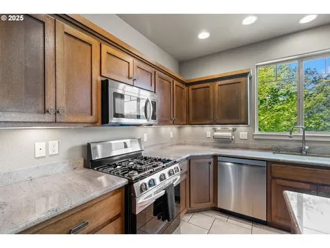 251 Winchester Creek Avenue Winchester OR 97495
