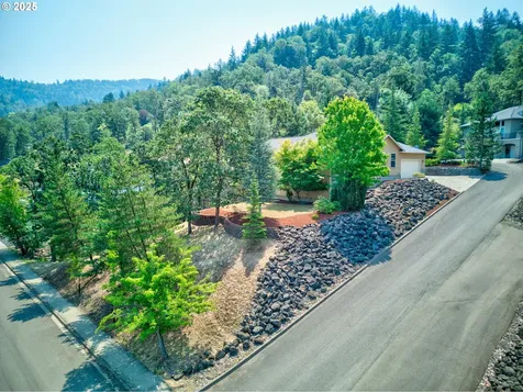 251 Winchester Creek Avenue Winchester OR 97495