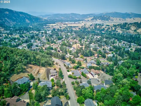 251 Winchester Creek Avenue Winchester OR 97495