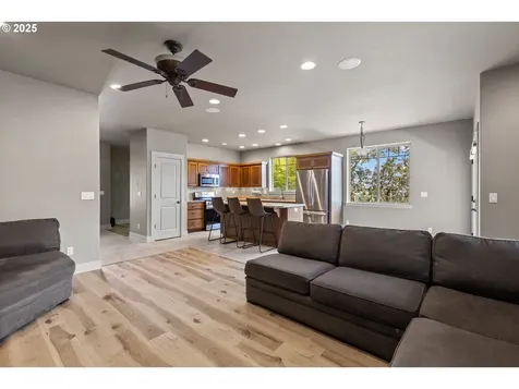 251 Winchester Creek Avenue Winchester OR 97495