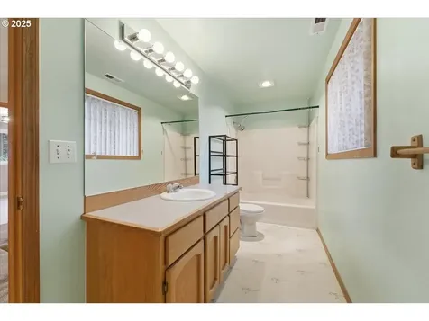9205 NE 148th Avenue Vancouver WA 98682