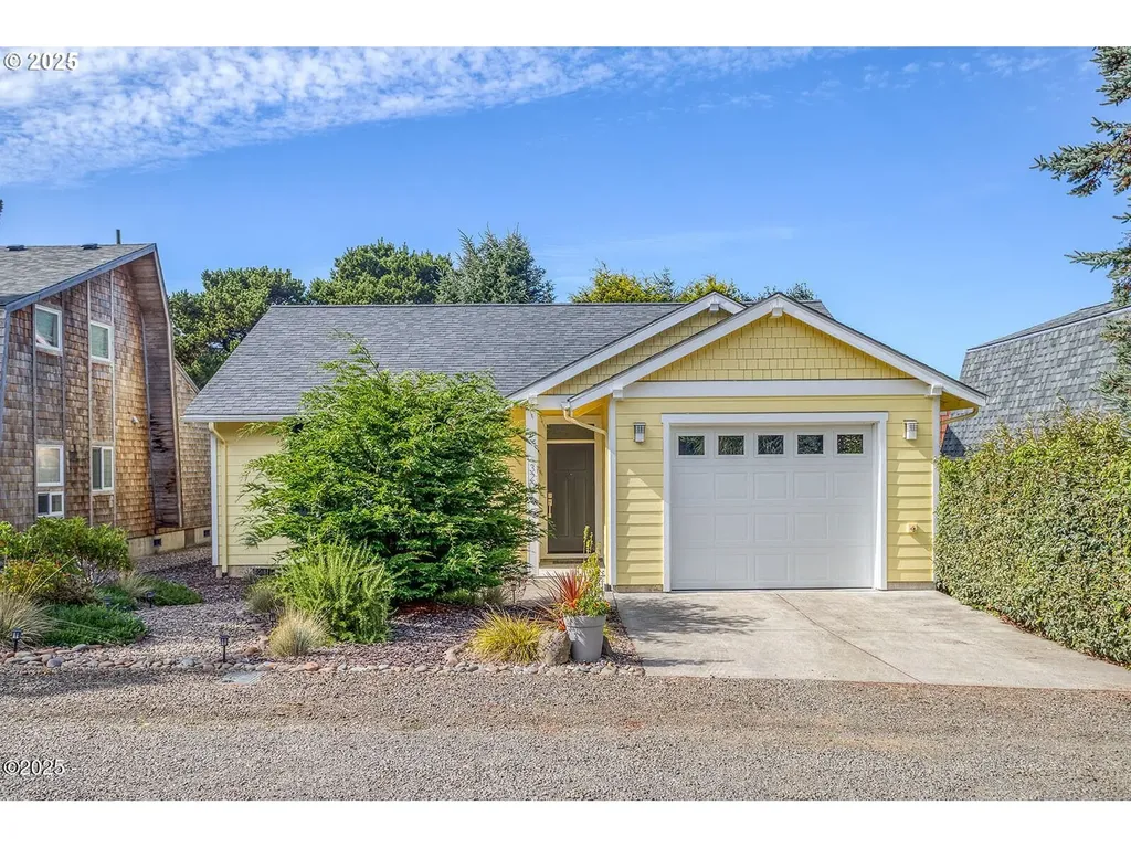3201 NW Mast Avenue Lincoln City OR 97367