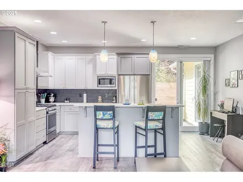 3201 NW Mast Avenue Lincoln City OR 97367