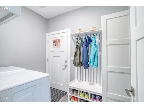 3201 NW Mast Avenue Lincoln City OR 97367