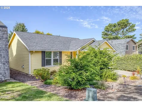 3201 NW Mast Avenue Lincoln City OR 97367