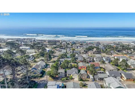 3201 NW Mast Avenue Lincoln City OR 97367