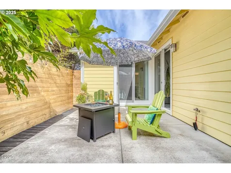 3201 NW Mast Avenue Lincoln City OR 97367