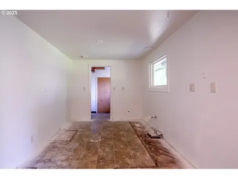 1197 W 18th Place Eugene OR 97402