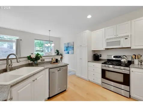 5584 NE Caddis Drive Hillsboro OR 97124