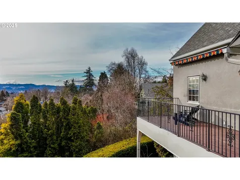 6500 SE Scott Drive Portland OR 97215
