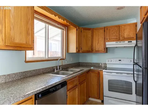 6331 SE 83rd Avenue Portland OR 97266