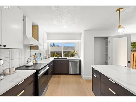 2565 SW 211th Court Beaverton OR 97003