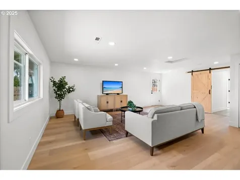 2565 SW 211th Court Beaverton OR 97003