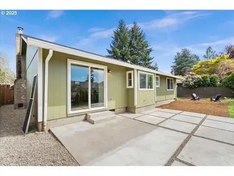 2565 SW 211th Court Beaverton OR 97003